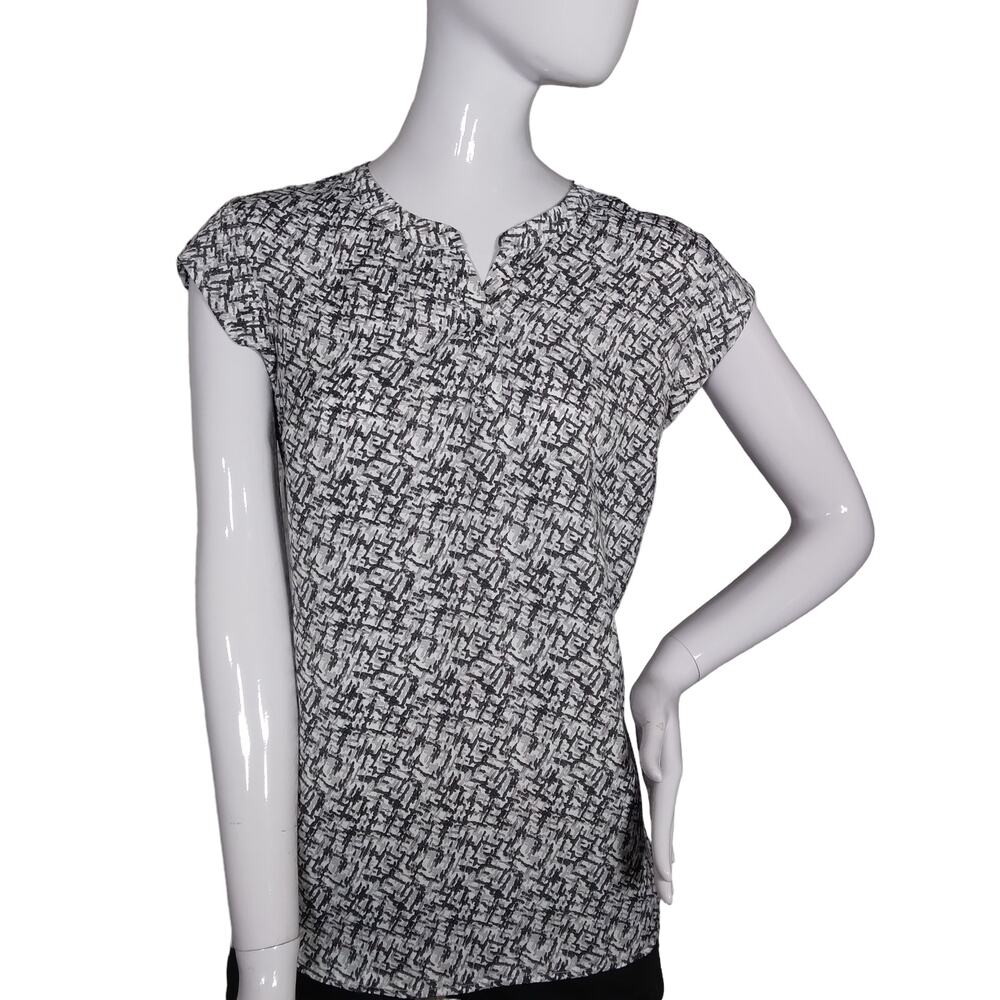 Hilary Radley Blouse Size Small Gray Abstract Print Slit Sleeves